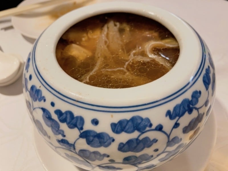 當「年味」成了法規外的灰色地帶：現成年菜背後的食安漏洞